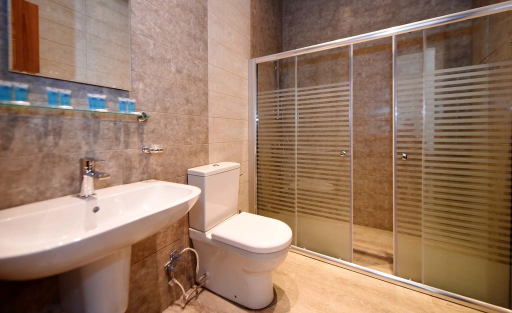 Gsg Hotel Тбилиси Екстериор снимка